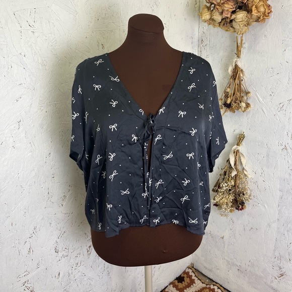 NWT Aerie Off Duty Tie Front Bow Short Sleeve Large - Picture 3 of 7